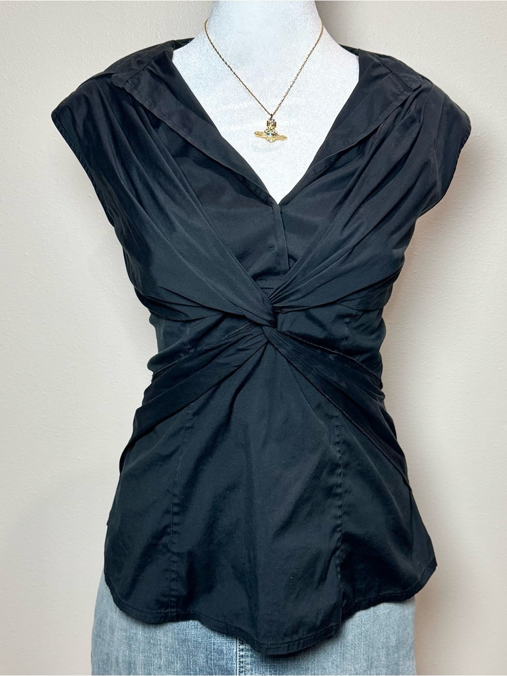 Ann Taylor Black Twist-Front Cap Sleeve Chic Women’s Medium Stylish Fall Top